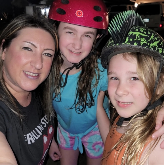 Meet your Posher, Lisa - Picture 2 of 2